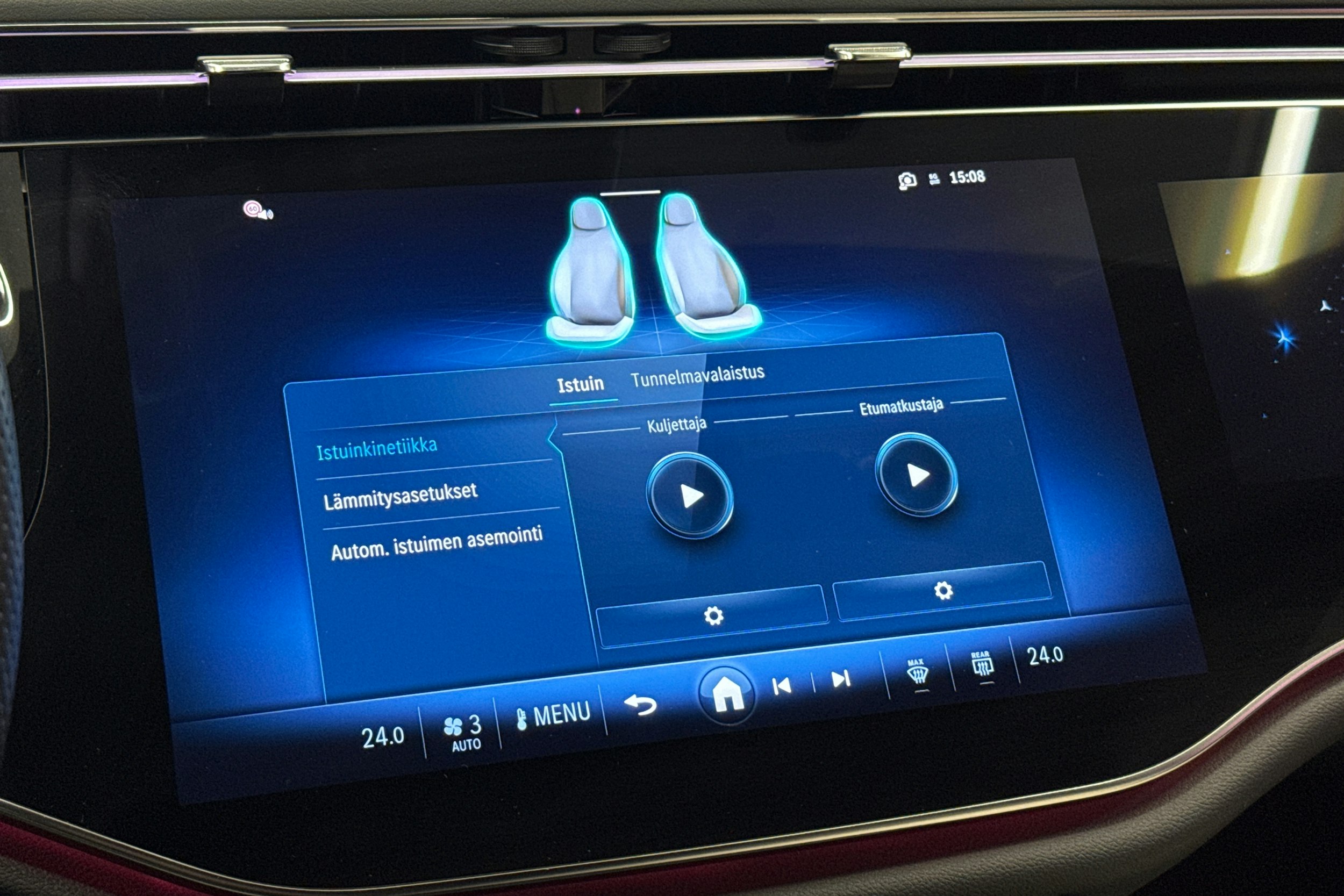 sininen Mercedes-Benz E 2024 kuva 25.