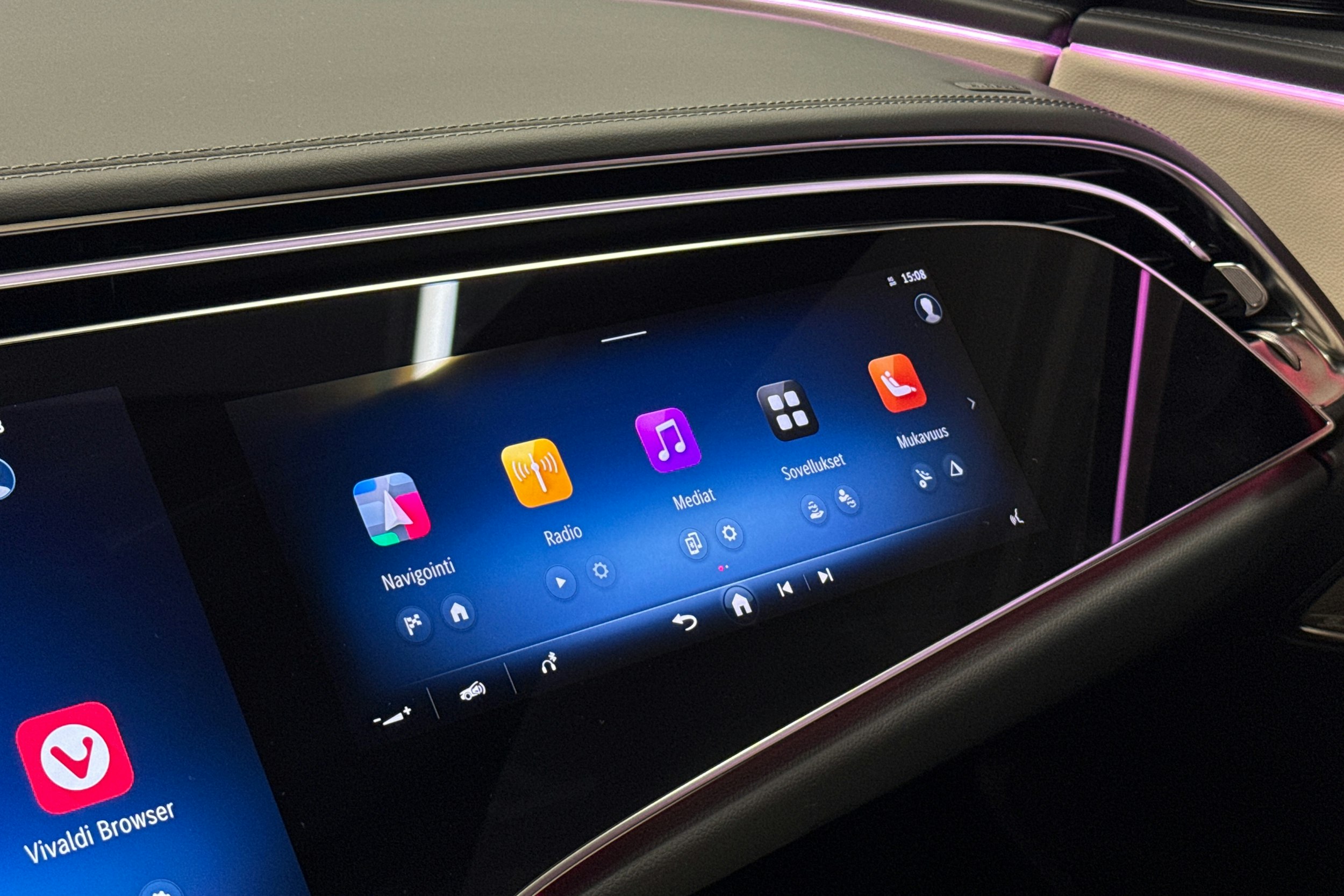 sininen Mercedes-Benz E 2024 kuva 26.