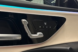 sininen Mercedes-Benz E 2024 kuva 28.