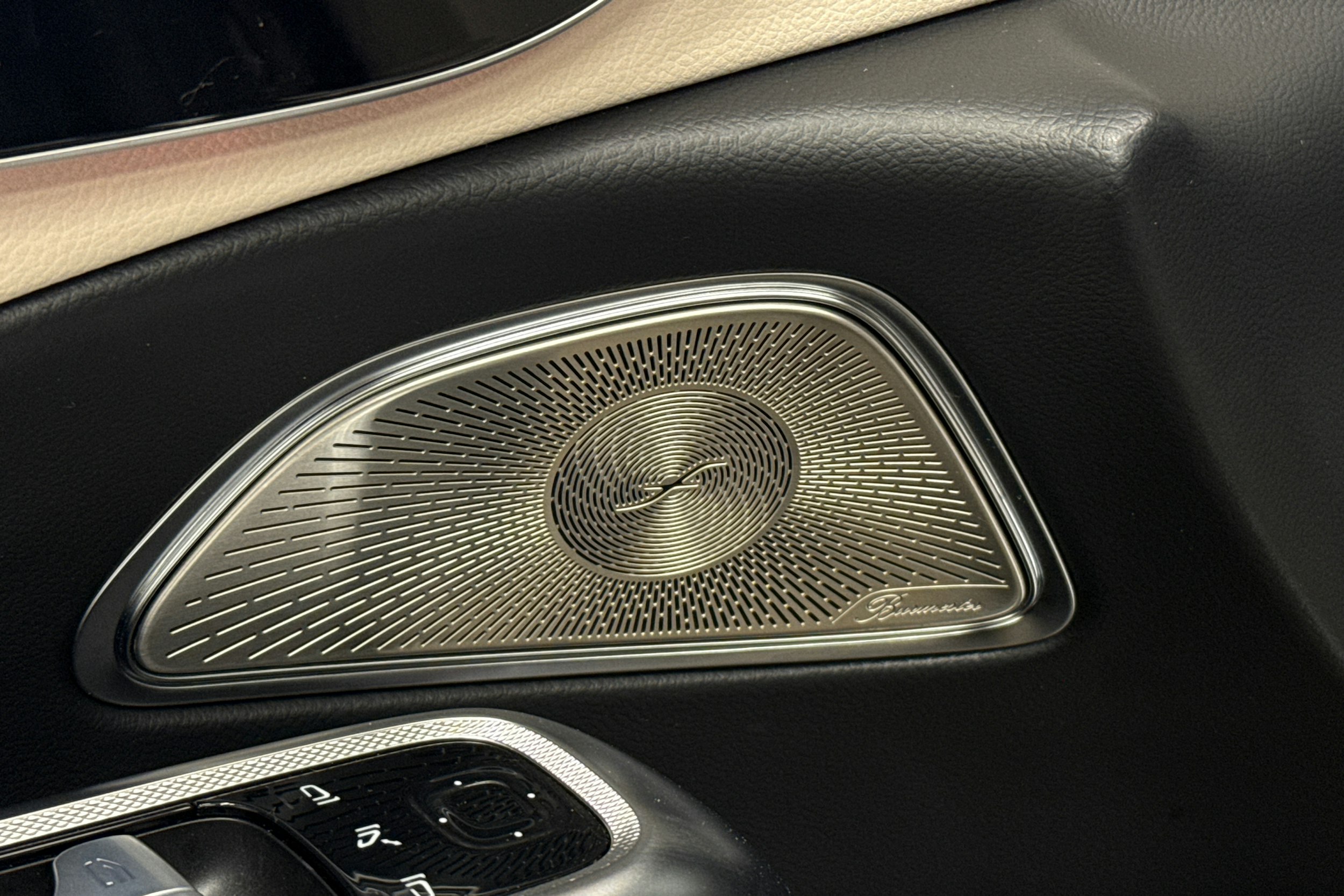 sininen Mercedes-Benz E 2024 kuva 29.