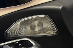 sininen Mercedes-Benz E 2024 kuva 29.