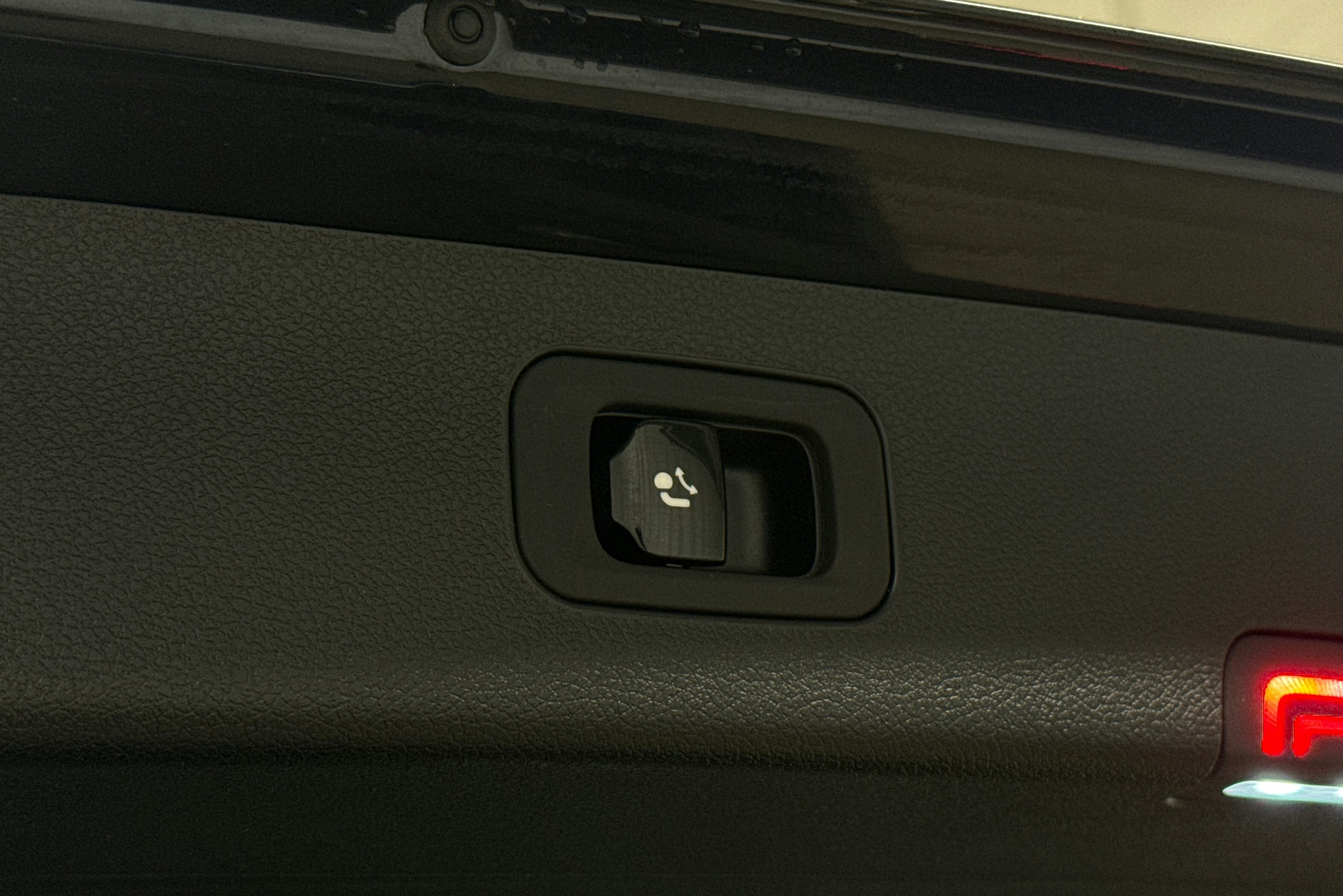 sininen Mercedes-Benz E 2024 kuva 31.