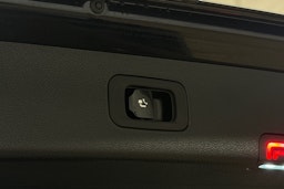 sininen Mercedes-Benz E 2024 kuva 31.