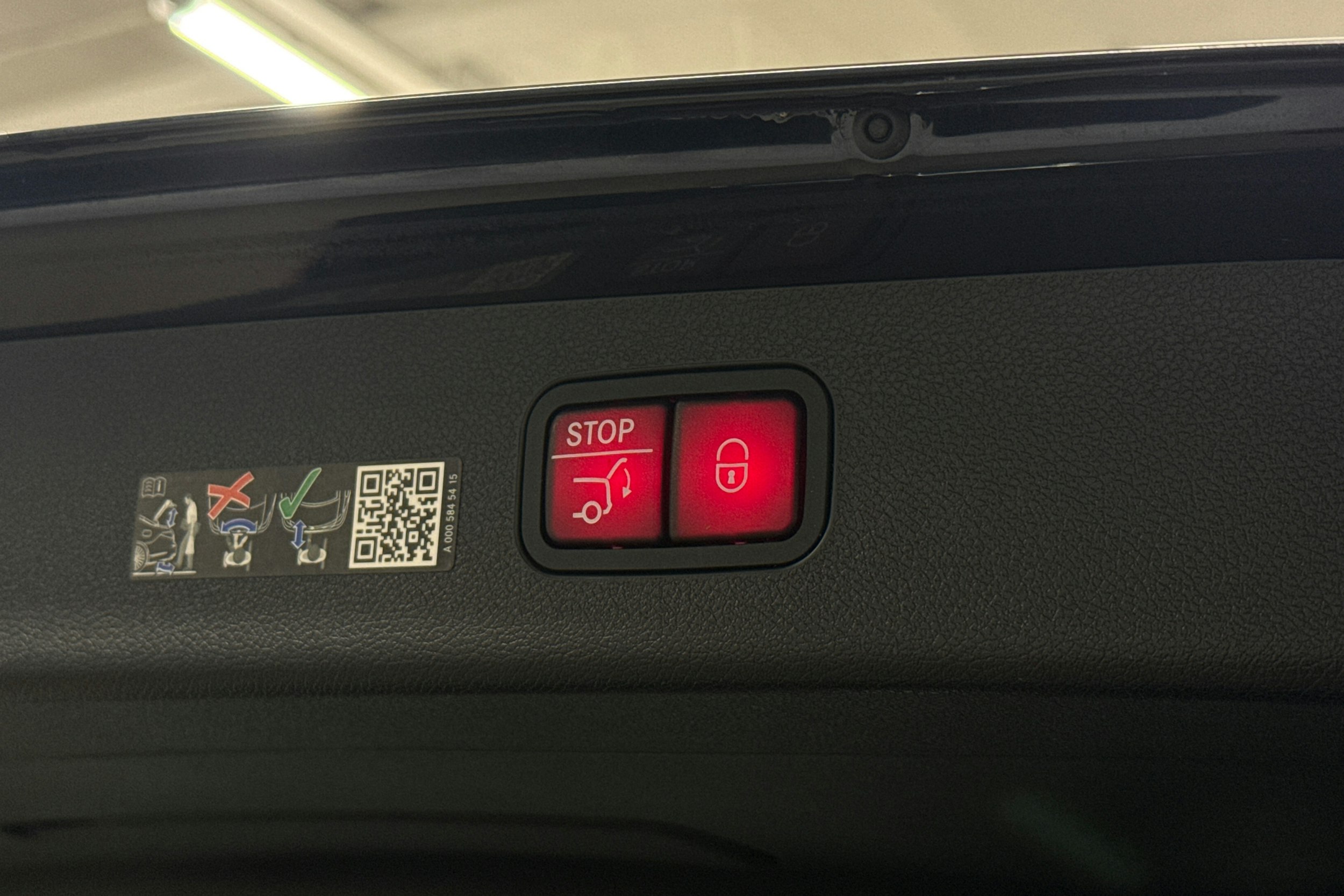 sininen Mercedes-Benz E 2024 kuva 32.