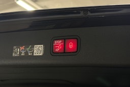 sininen Mercedes-Benz E 2024 kuva 32.