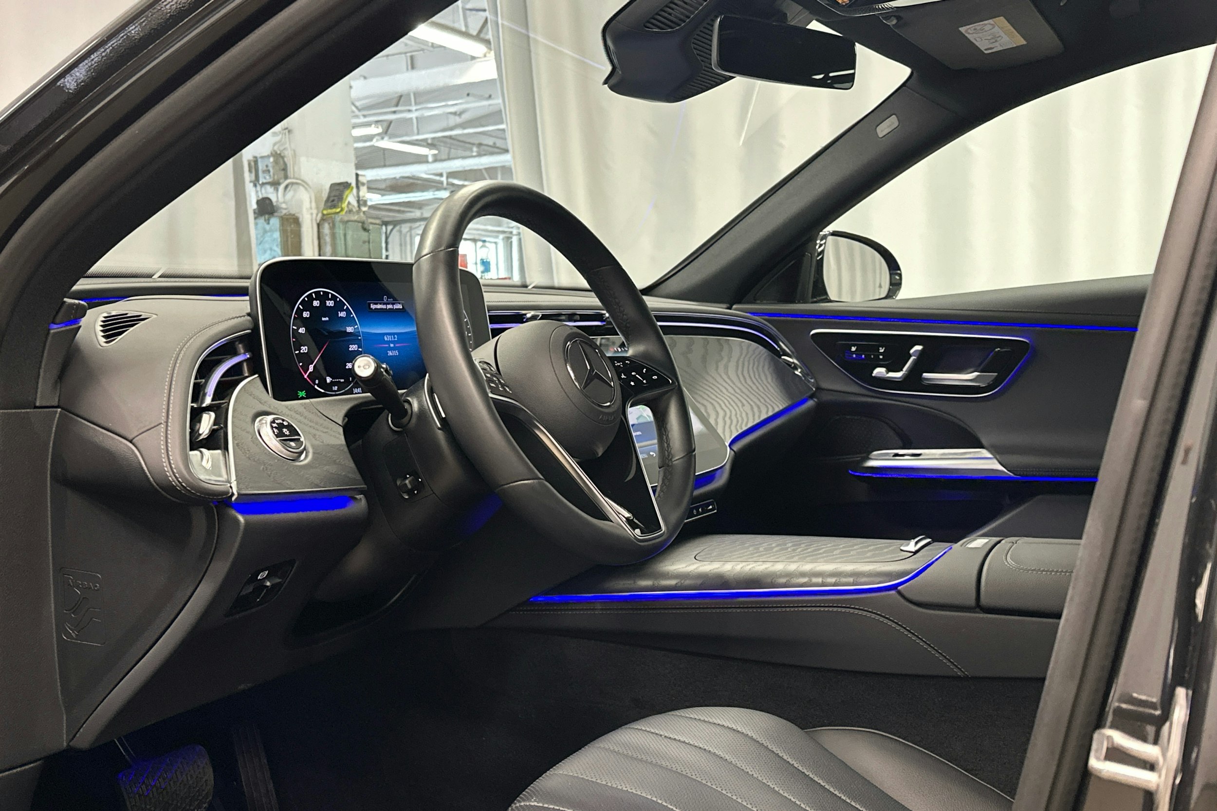 harmaa Mercedes-Benz E 2024 kuva 10.