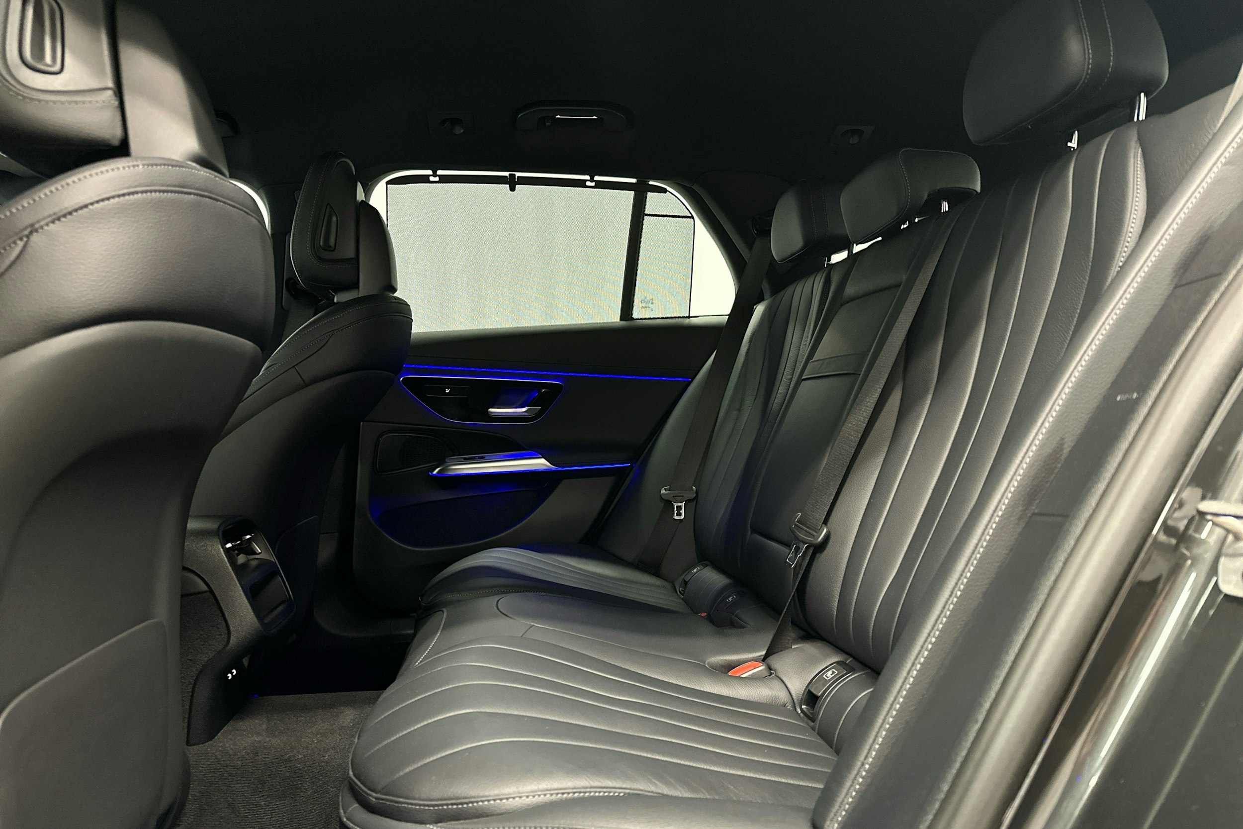 harmaa Mercedes-Benz E 2024 kuva 25.