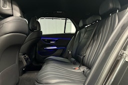 harmaa Mercedes-Benz E 2024 kuva 25.