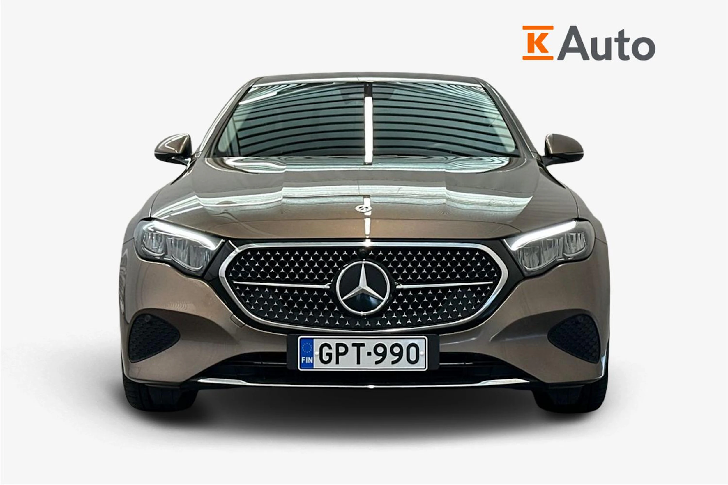 ruskea (beige) Mercedes-Benz E 2024 kuva 4.