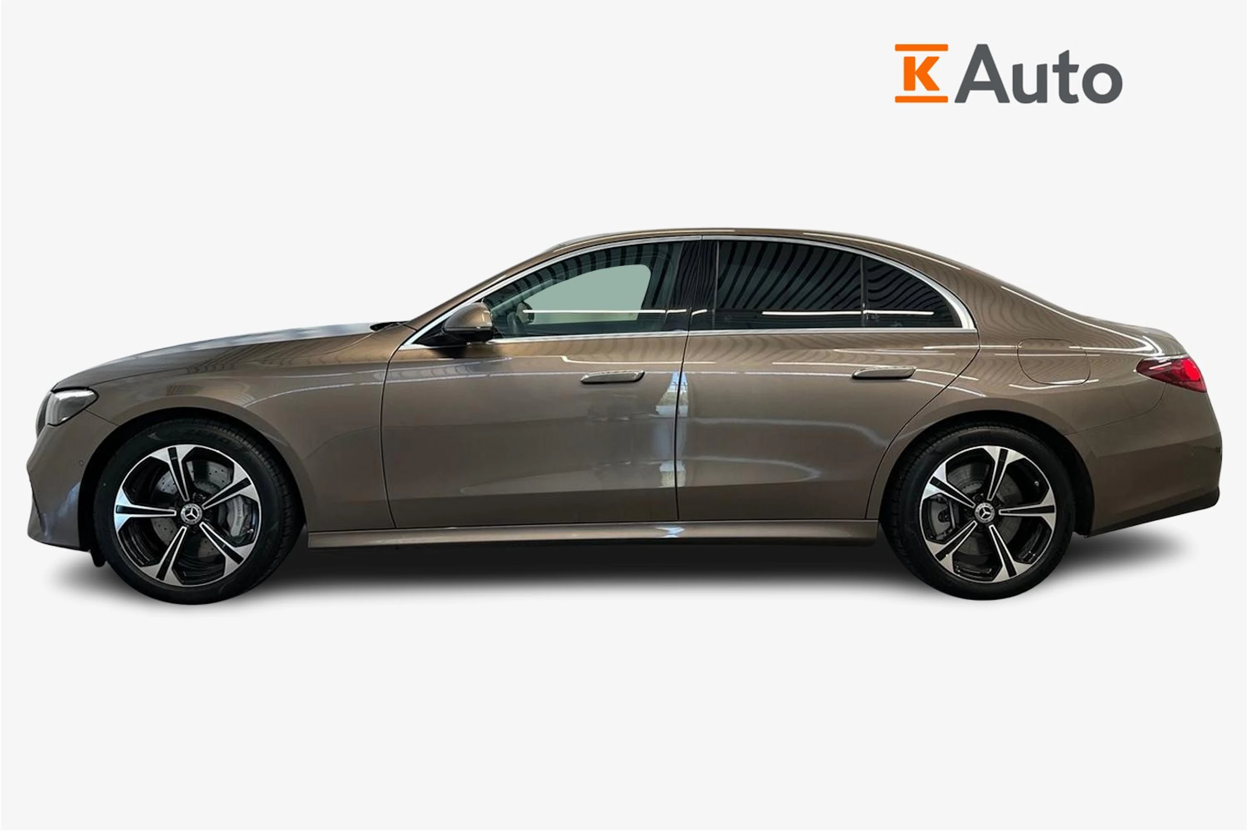 ruskea (beige) Mercedes-Benz E 2024 kuva 5.