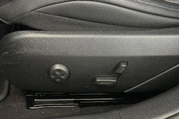 ruskea (beige) Mercedes-Benz E 2024 kuva 16.
