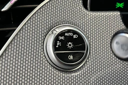 ruskea (beige) Mercedes-Benz E 2024 kuva 17.