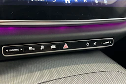 ruskea (beige) Mercedes-Benz E 2024 kuva 21.