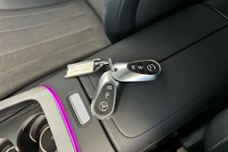 ruskea (beige) Mercedes-Benz E 2024 kuva 31.