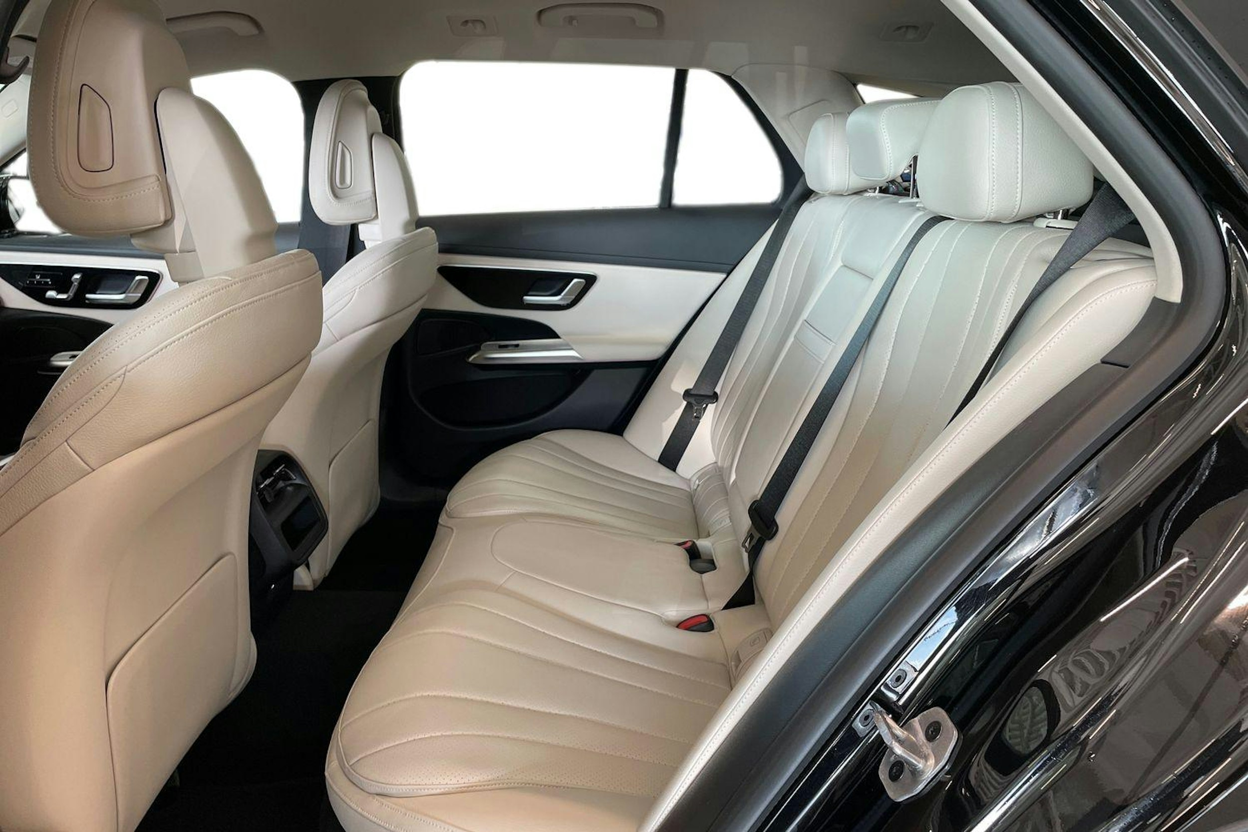 musta Mercedes-Benz E 2025 kuva 10.