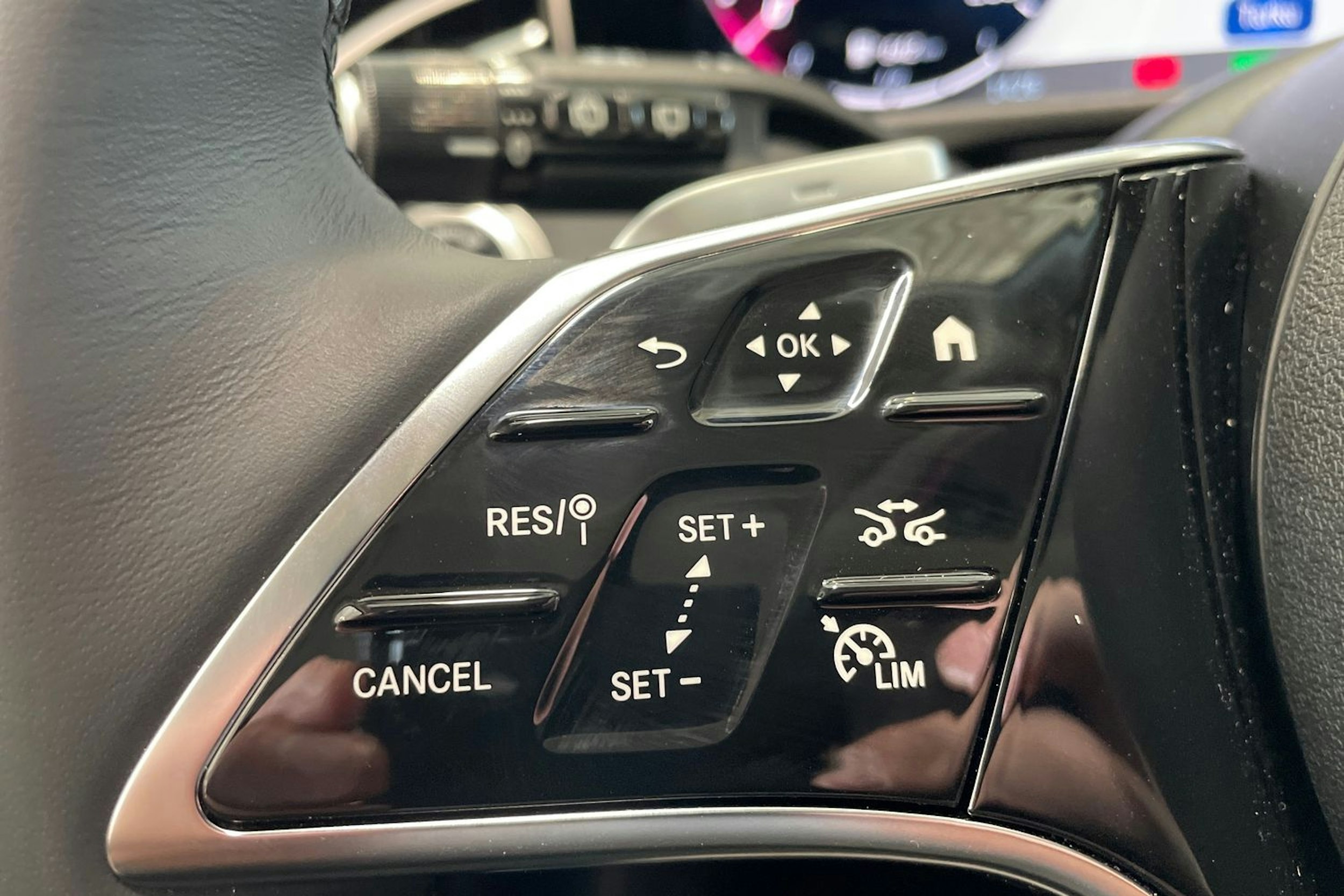 musta Mercedes-Benz E 2025 kuva 18.