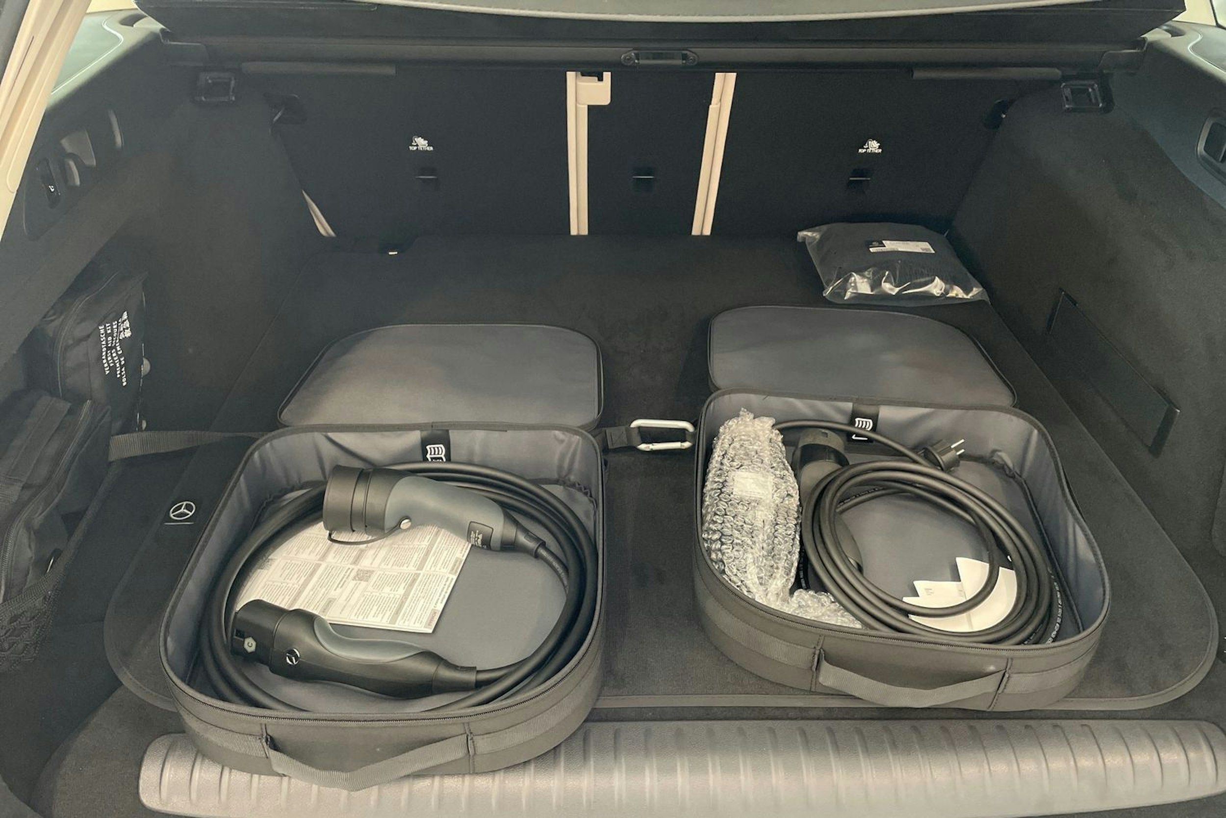 musta Mercedes-Benz E 2025 kuva 44.