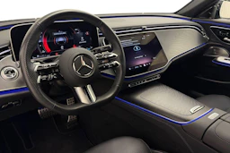 Sininen Mercedes-Benz E 2025 kuva 6.
