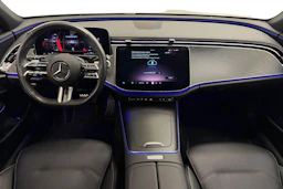 Sininen Mercedes-Benz E 2025 kuva 7.
