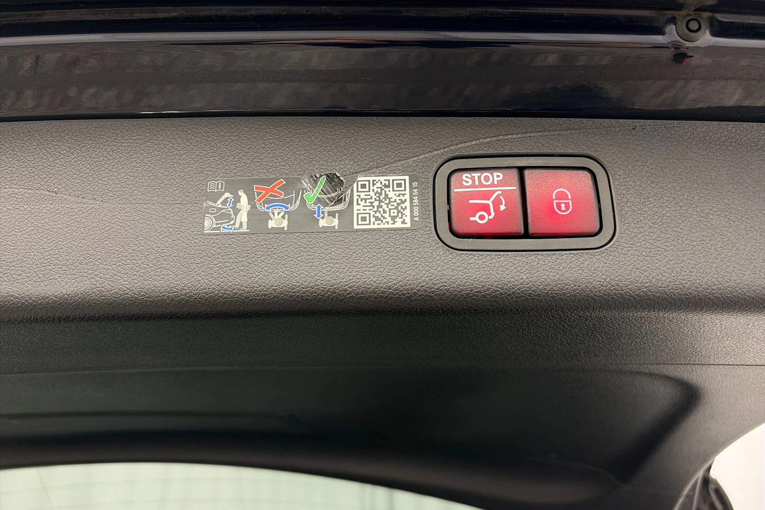 Sininen Mercedes-Benz E 2025 kuva 12.