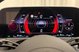 Sininen Mercedes-Benz E 2025 kuva 18.