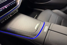 Sininen Mercedes-Benz E 2025 kuva 35.