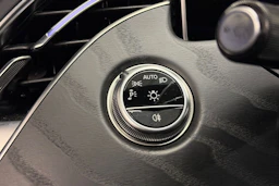 Sininen Mercedes-Benz E 2025 kuva 37.