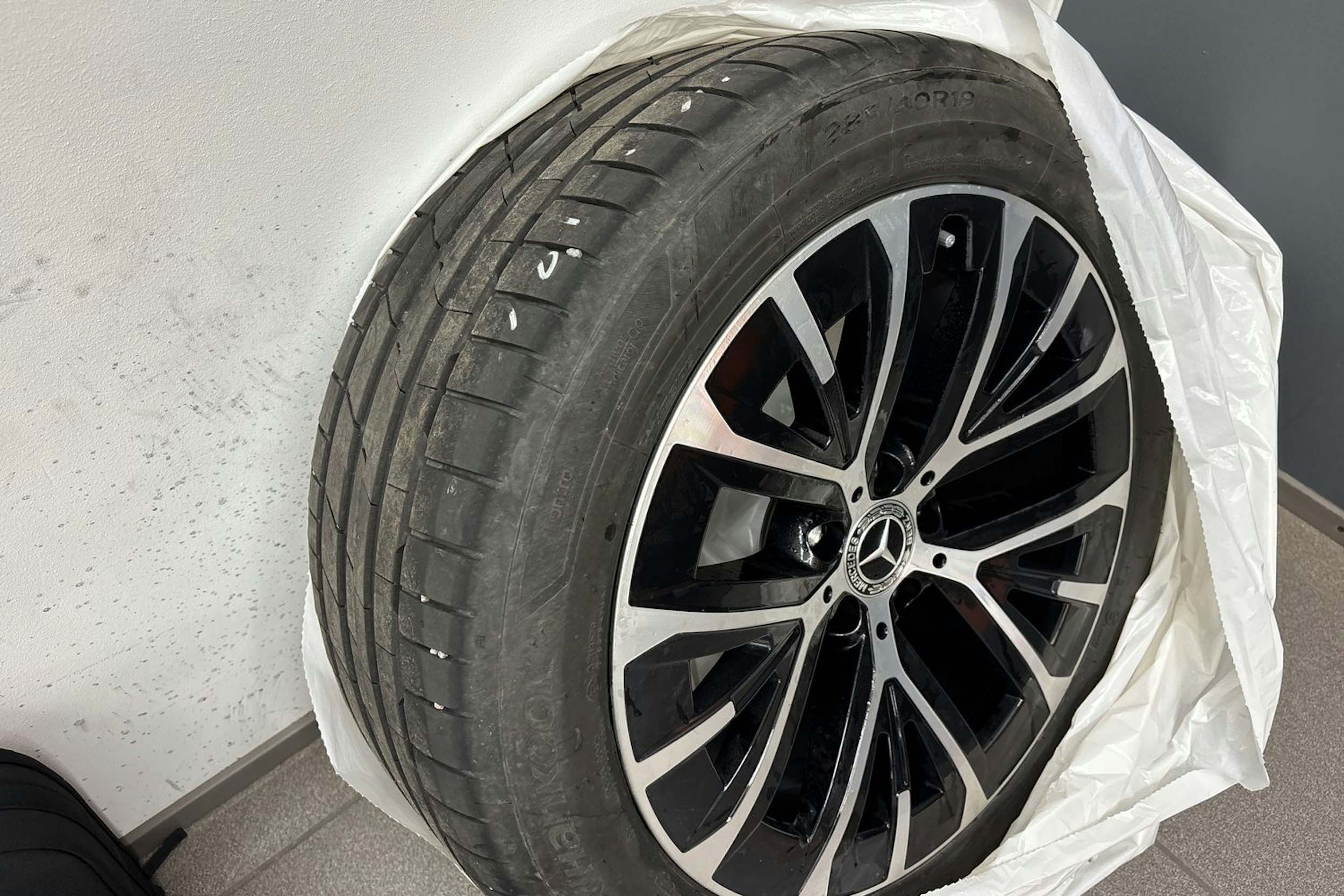 harmaa Mercedes-Benz E 2025 kuva 13.