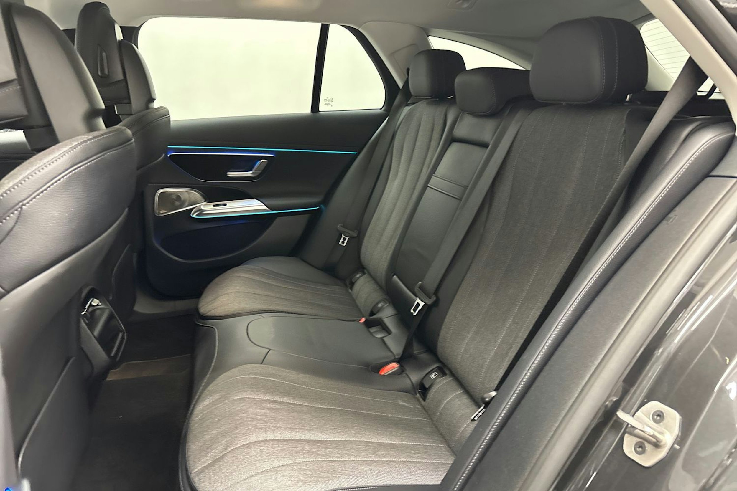 harmaa Mercedes-Benz E 2025 kuva 14.