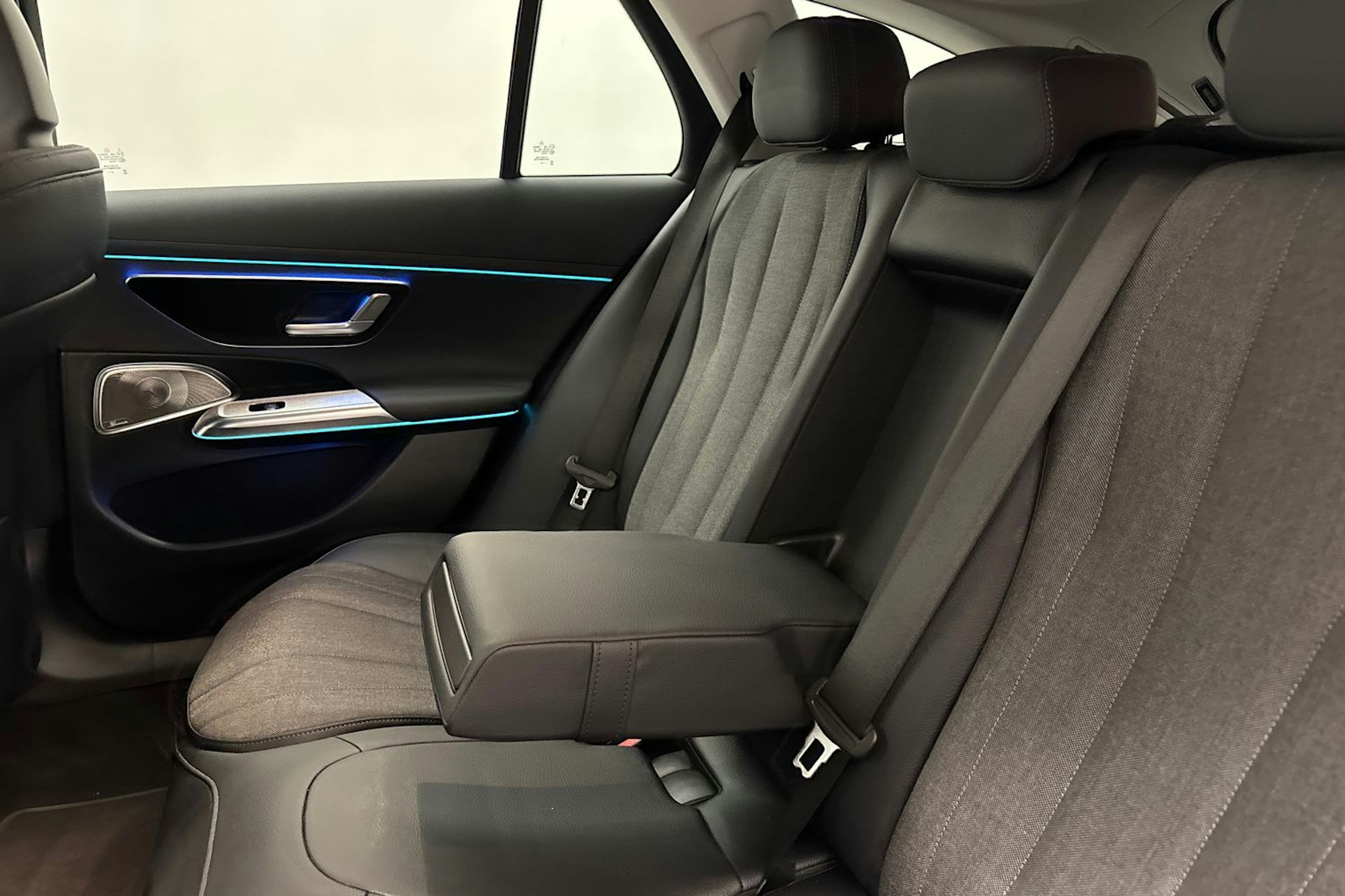 harmaa Mercedes-Benz E 2025 kuva 15.