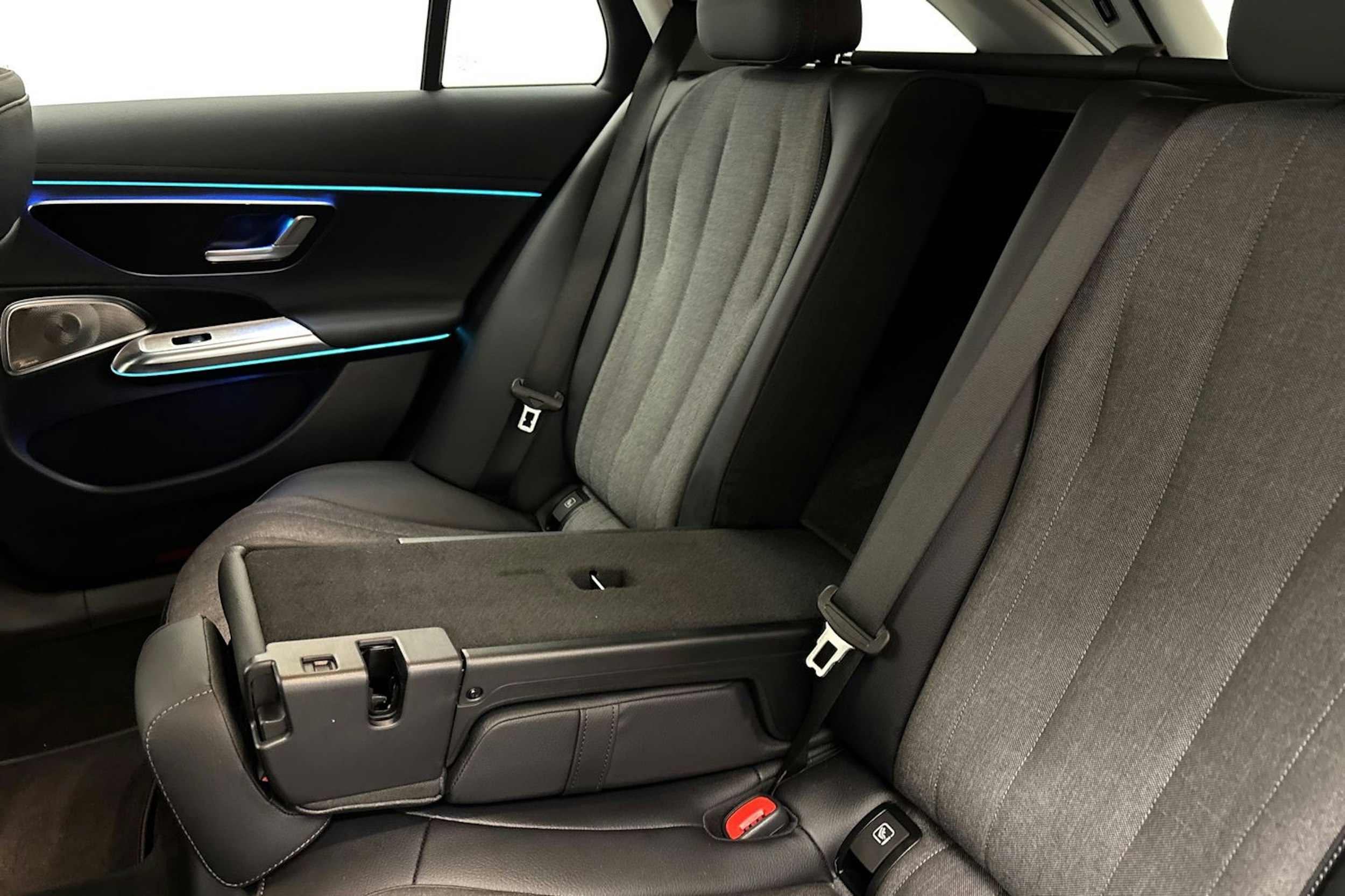 harmaa Mercedes-Benz E 2025 kuva 16.