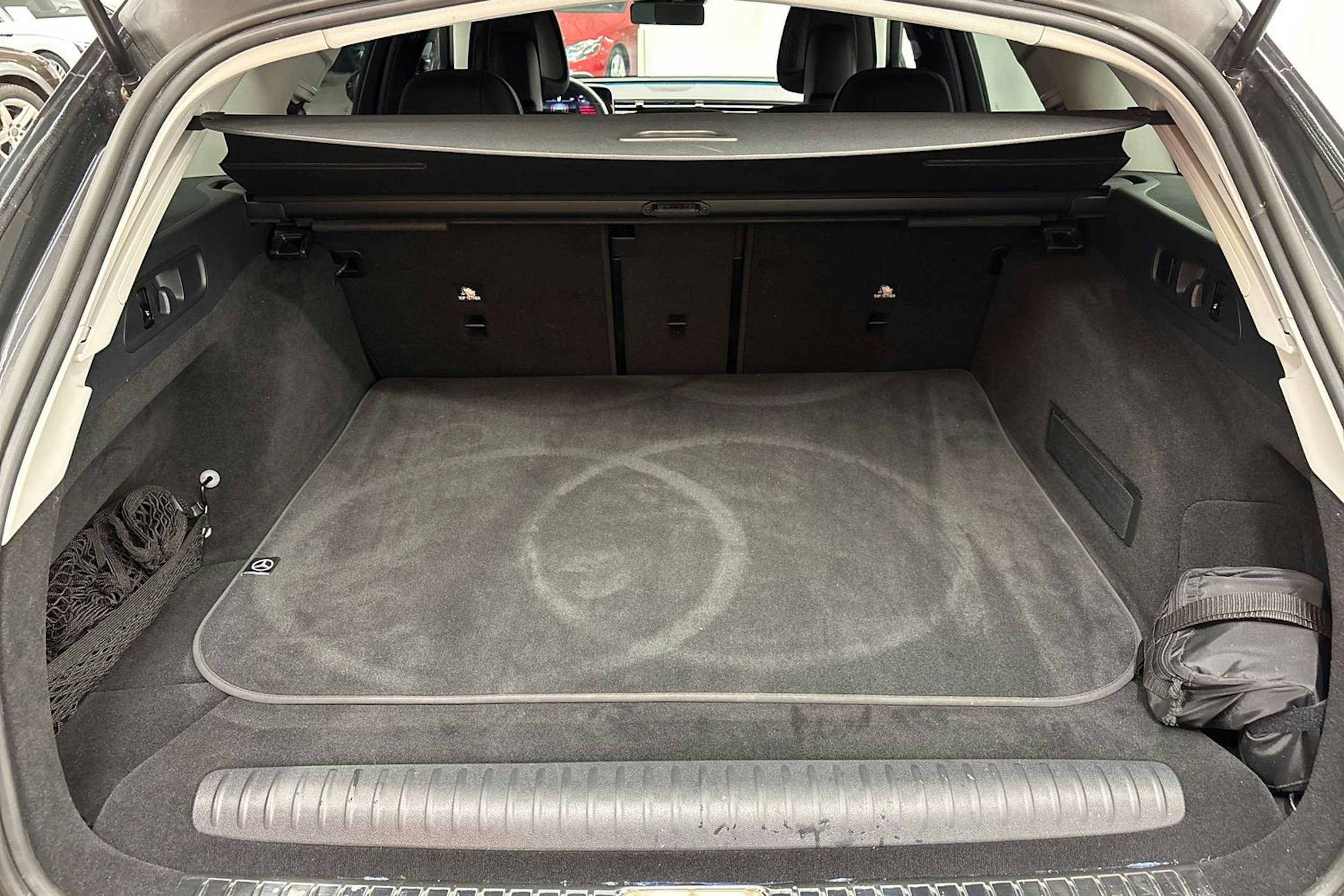 harmaa Mercedes-Benz E 2025 kuva 37.