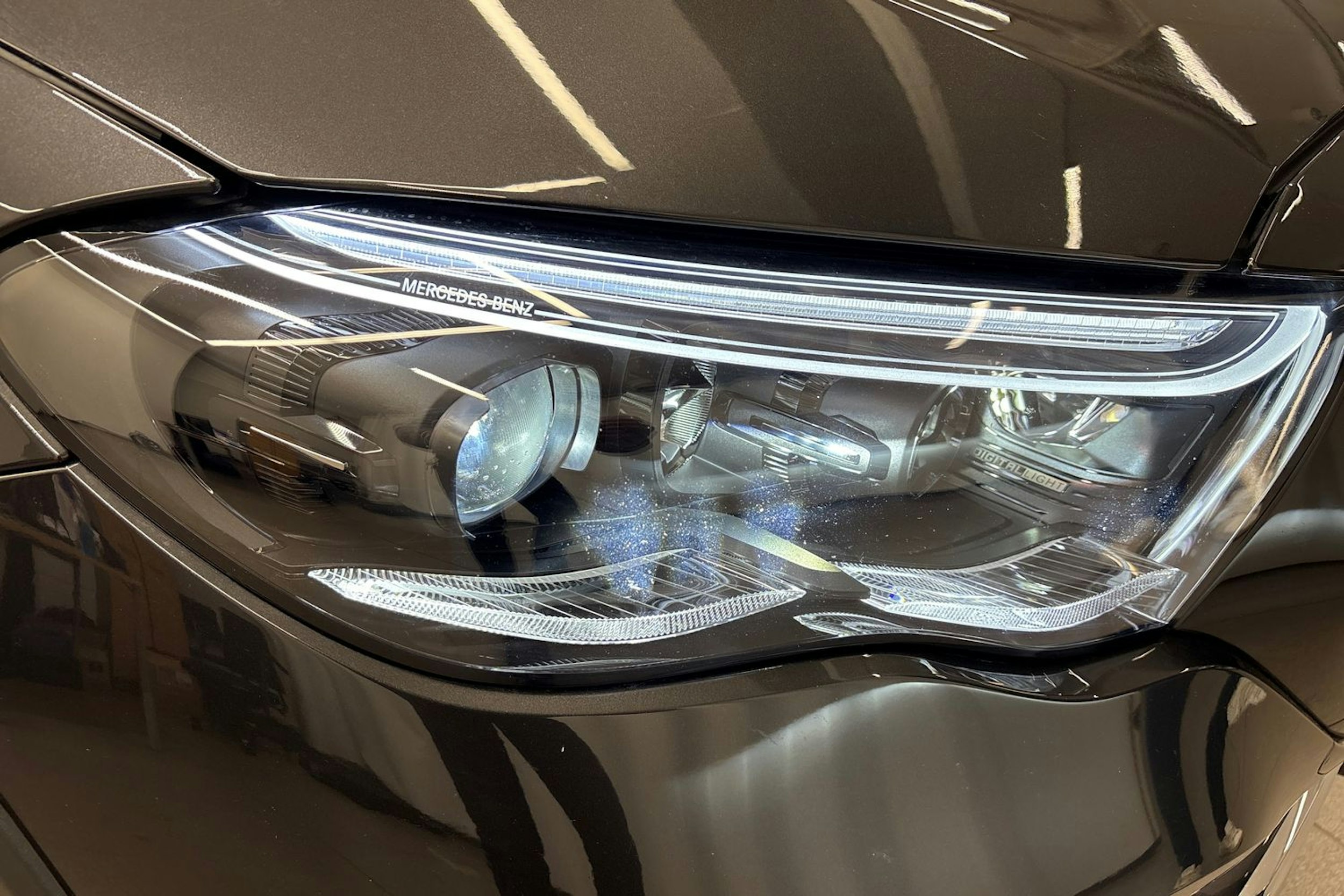 harmaa Mercedes-Benz E 2025 kuva 43.