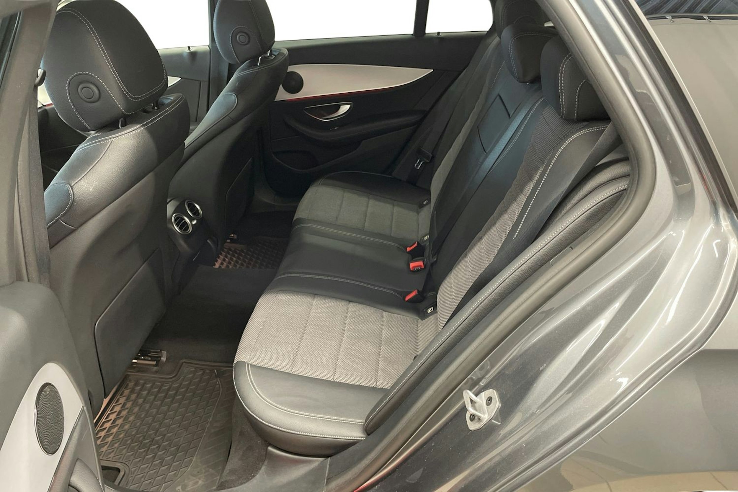 Harmaa Mercedes-Benz E 2021 kuva 10.