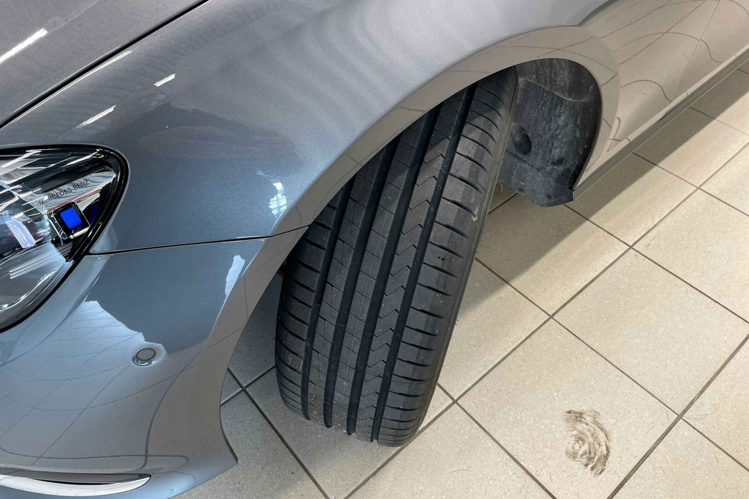 Harmaa Mercedes-Benz E 2021 kuva 13.