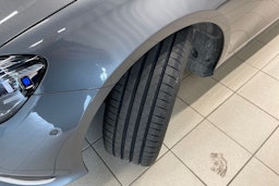 Harmaa Mercedes-Benz E 2021 kuva 13.