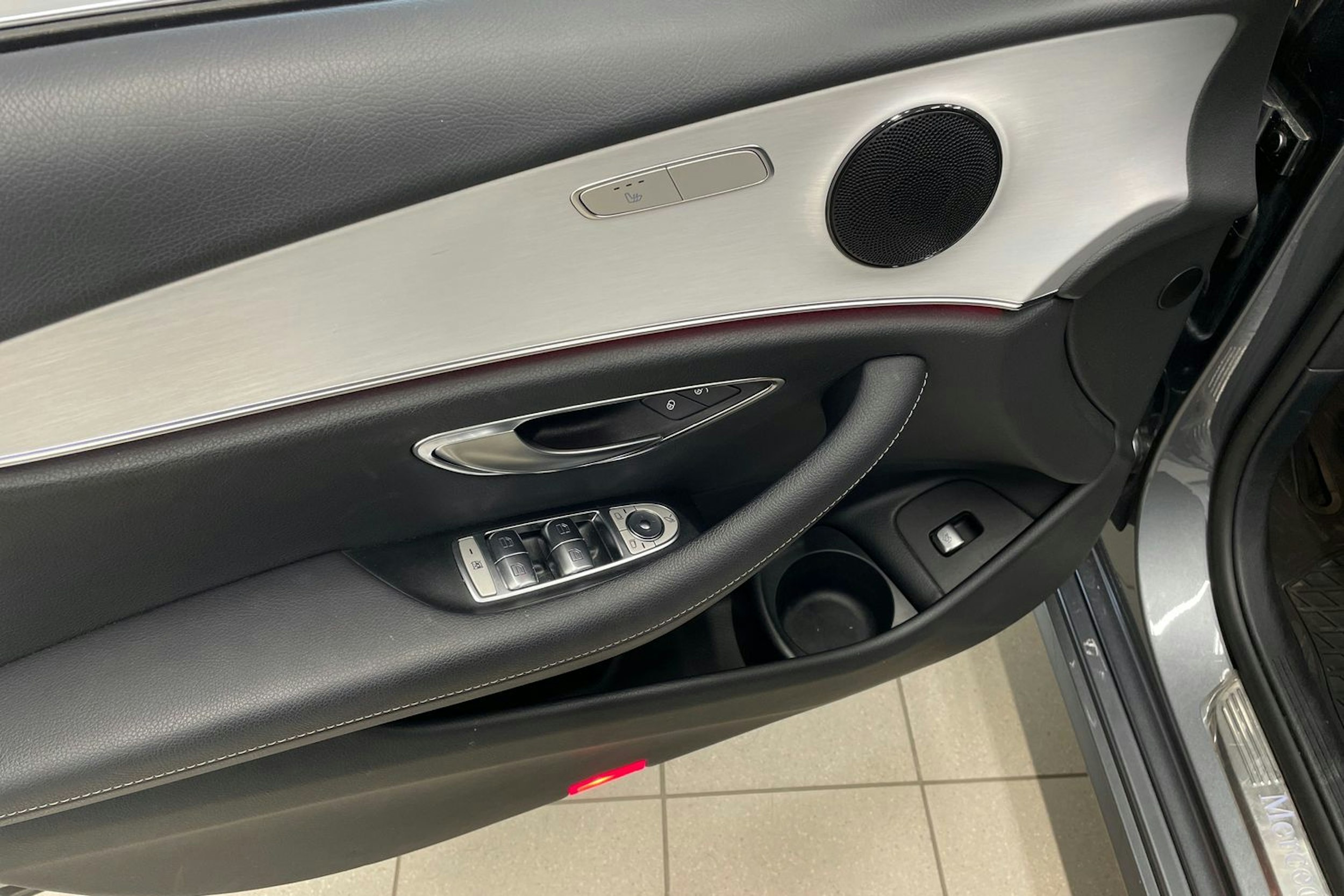 Harmaa Mercedes-Benz E 2021 kuva 20.