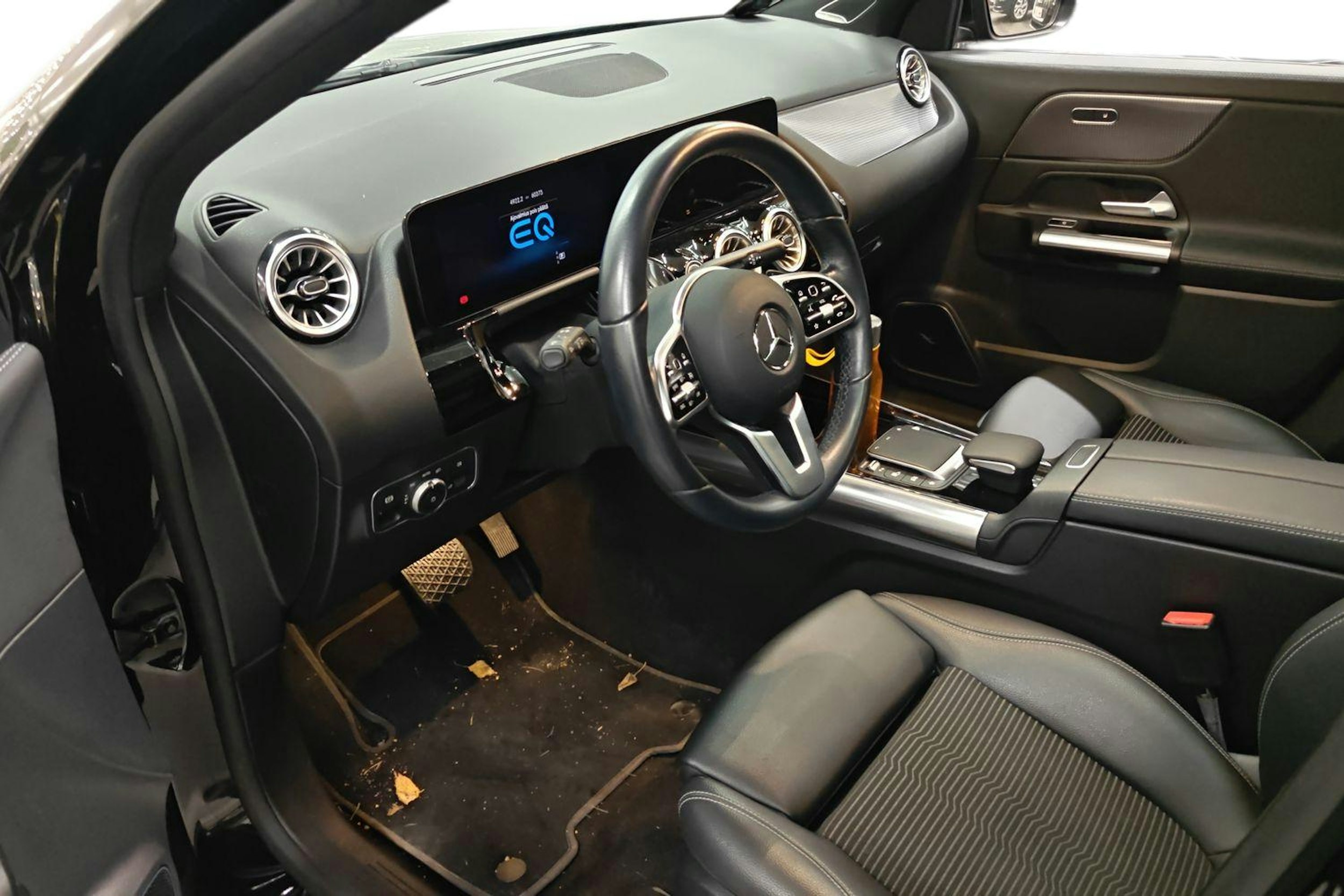 musta Mercedes-Benz EQA 2021 kuva 3.
