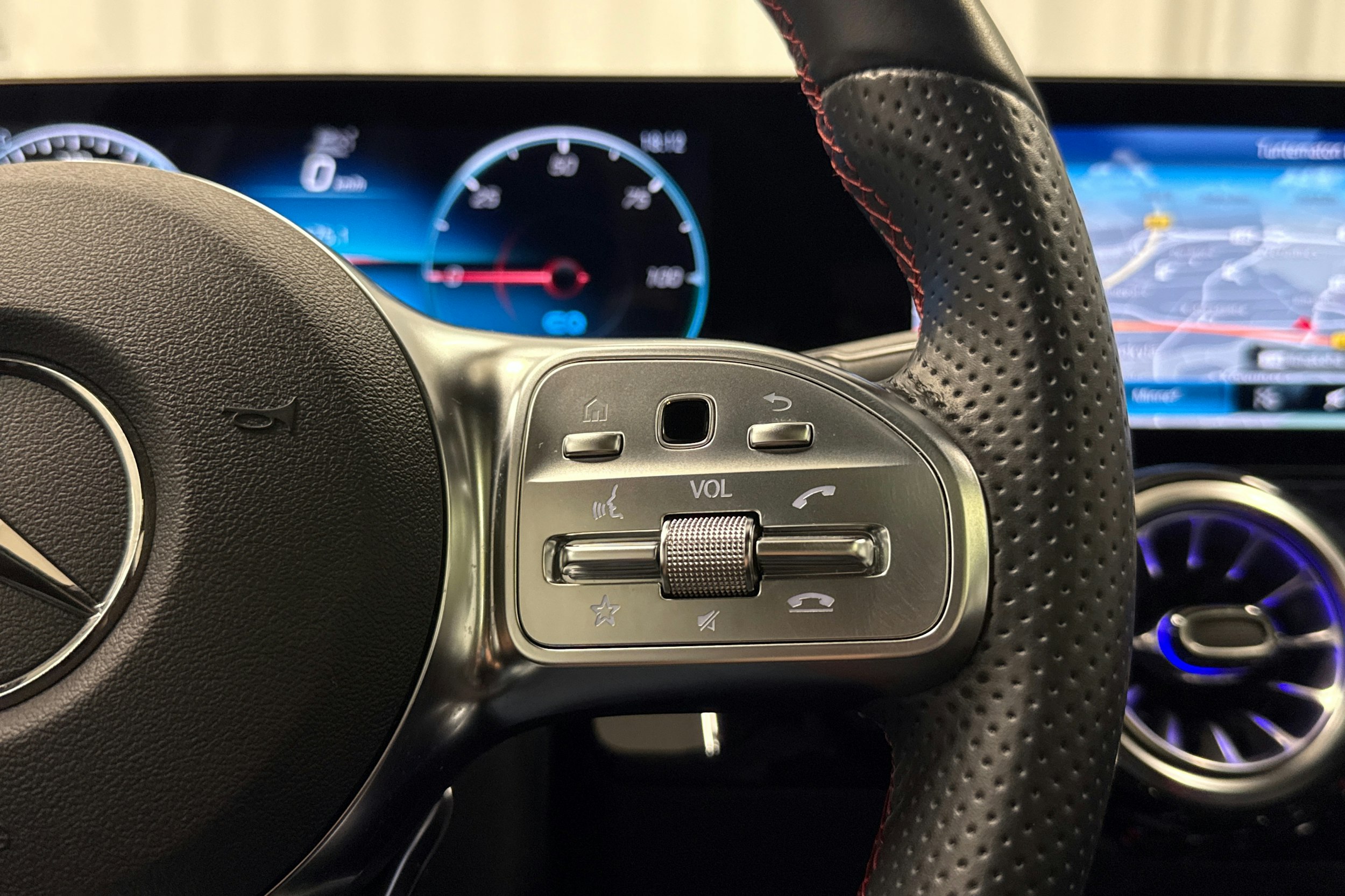 valkoinen Mercedes-Benz EQA 2022 kuva 11.