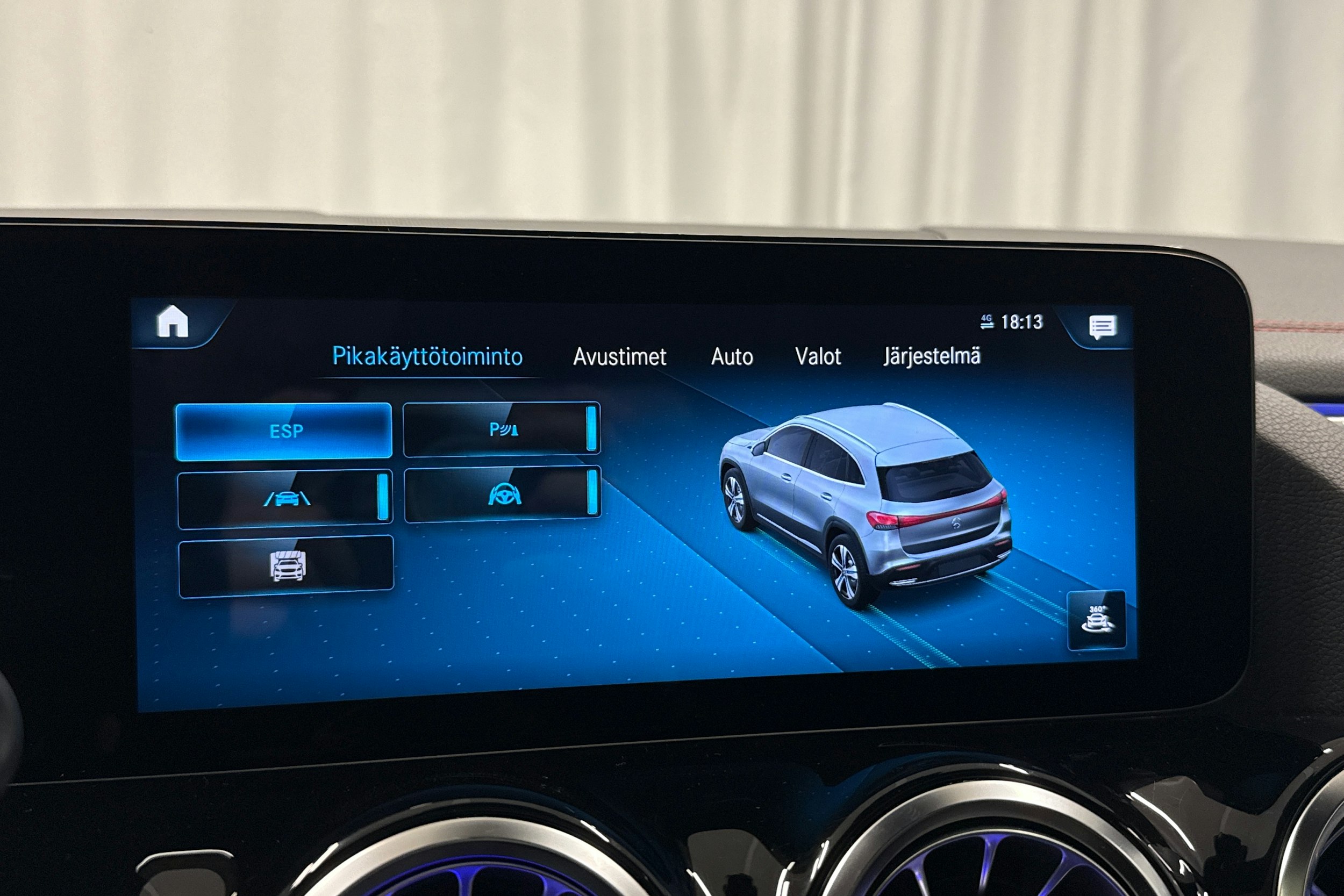 valkoinen Mercedes-Benz EQA 2022 kuva 16.