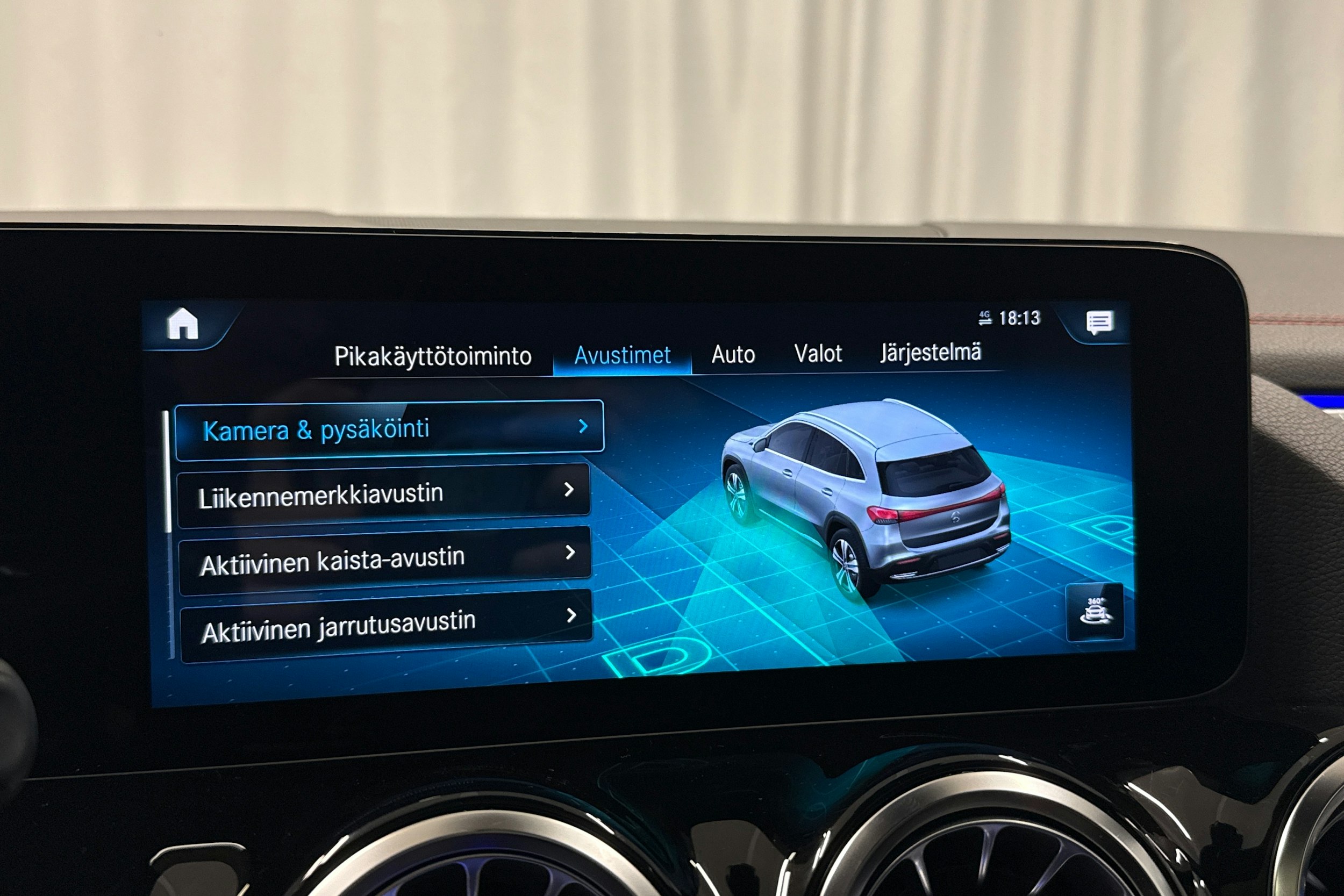 valkoinen Mercedes-Benz EQA 2022 kuva 17.