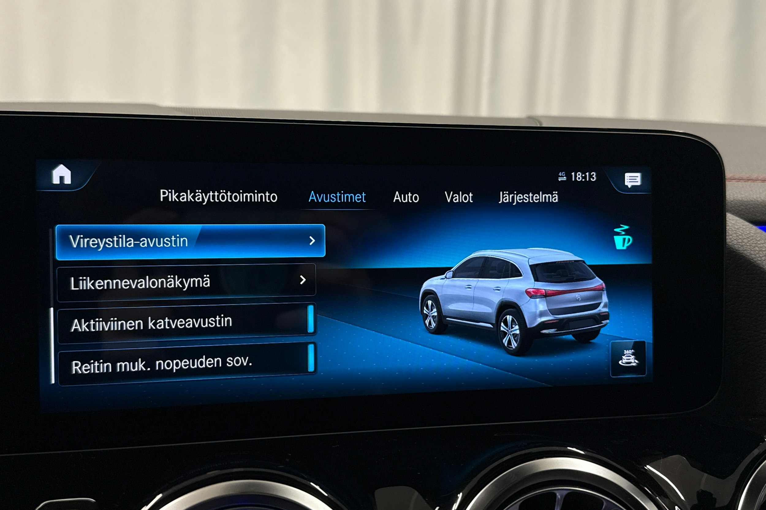 valkoinen Mercedes-Benz EQA 2022 kuva 18.