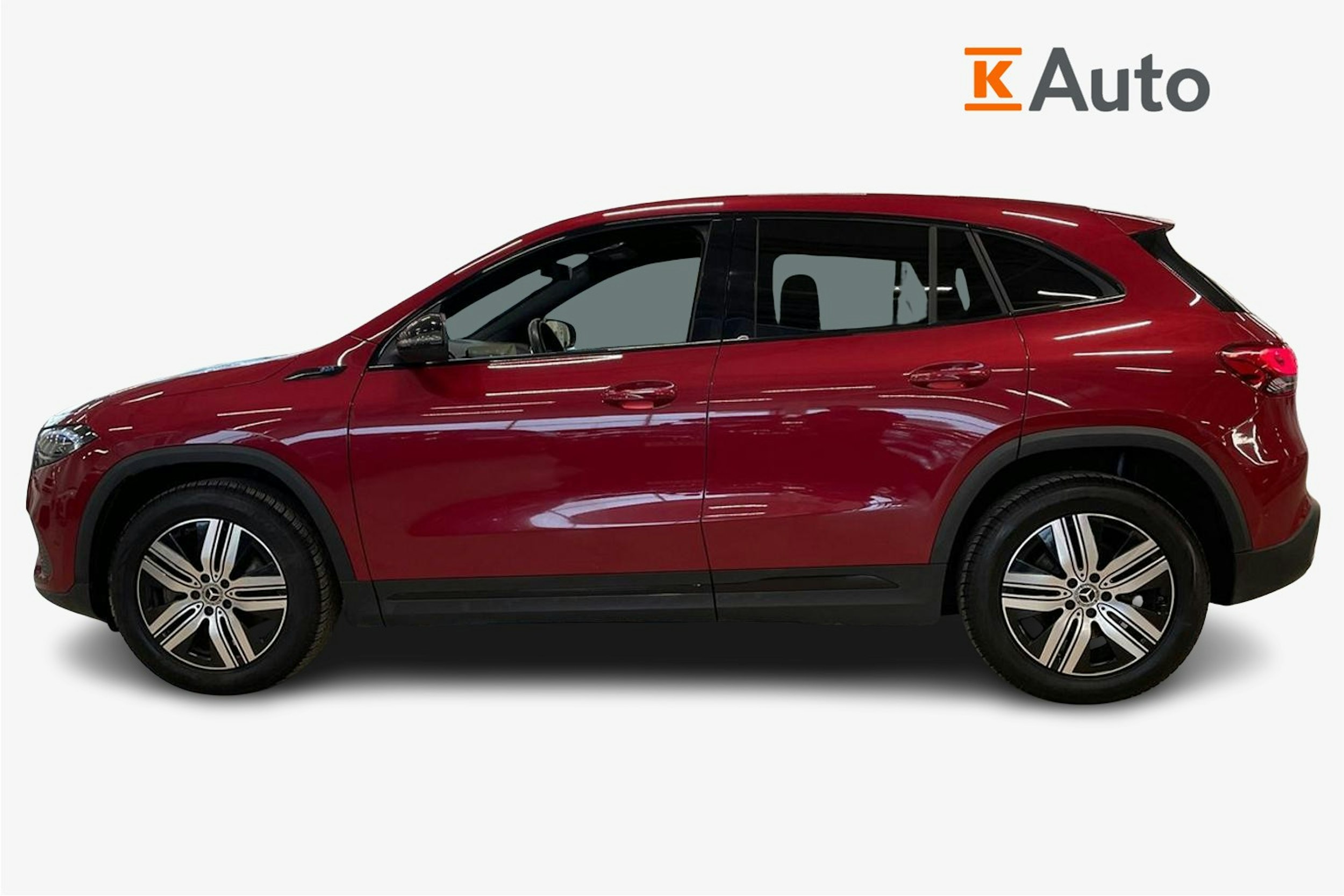 punainen Mercedes-Benz EQA 2022 kuva 6.