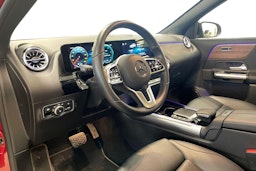 punainen Mercedes-Benz EQA 2022 kuva 7.