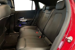 punainen Mercedes-Benz EQA 2022 kuva 10.