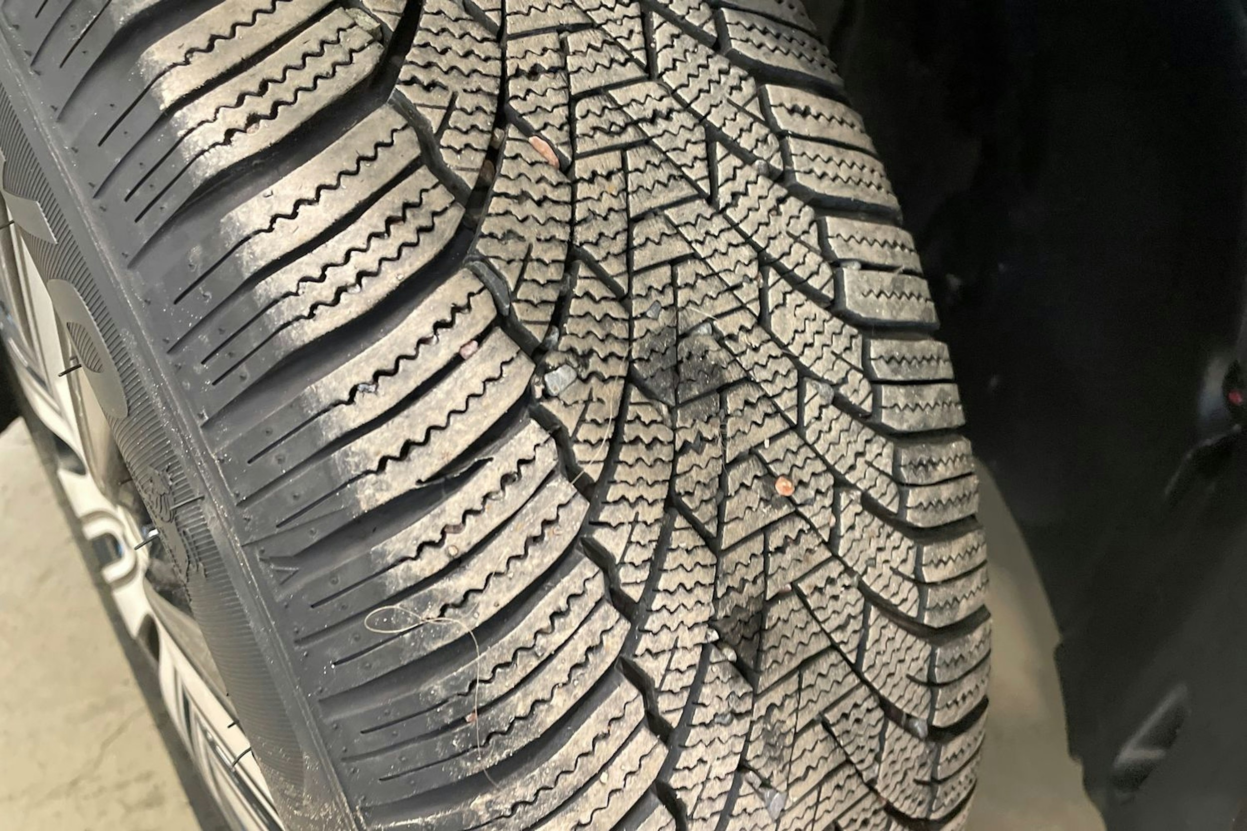 punainen Mercedes-Benz EQA 2022 kuva 13.