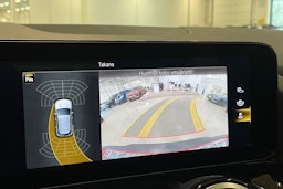 punainen Mercedes-Benz EQA 2022 kuva 22.