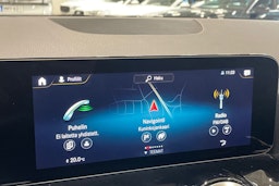 punainen Mercedes-Benz EQA 2022 kuva 23.