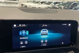 punainen Mercedes-Benz EQA 2022 kuva 25.