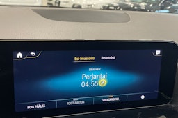 punainen Mercedes-Benz EQA 2022 kuva 33.